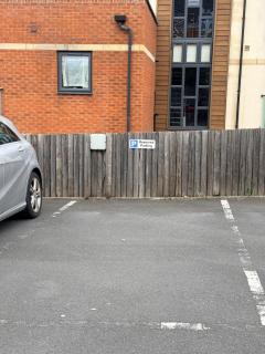 Luxury 2bed Sleeps 4 Flat Nr White Rose w Free Parking, Desks and Fast WiFi - 8