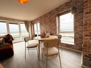 Luxury 2bed Sleeps 4 Flat Nr White Rose w Free Parking, Desks and Fast WiFi - 6