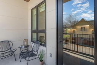 Treble Maker -Rooftop Lounge - Pool - In Music Row - 9