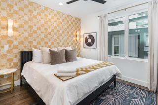 Coloratura - 2 Units w/ Hot Tubs - Near Broadway - 3