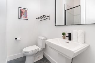 Coloratura - 2 Units w/ Hot Tubs - Near Broadway - 2