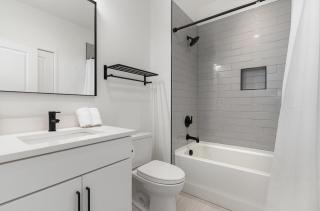 Rhythm Row - Rooftop Hot Tubs - Mins to Broadway - 6