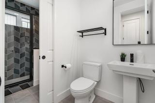 Rhythm Row - Rooftop Hot Tubs - Mins to Broadway - 3