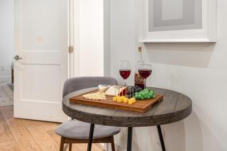 The Saddlery - Headliner - Walk to Broadway - 6