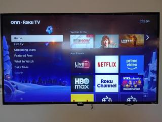 Downtown Queen Bed Comfort & Style Shared Bathroom & Lounge #6 - 8