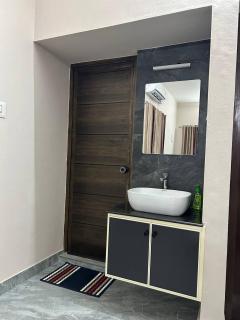 Cosy Stays, 2 Adjacent Apartments in Irinjalakuda - 5