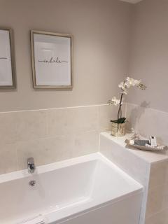 Stadium Residence, Balcony and Free Parking, Sleeps 8 - 9