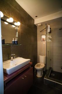 Chic & Cozy Apartment - 1