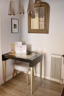 Chic & Cozy Apartment - 3