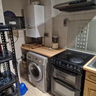 Double Room in a Shared Ground Floor' Apartment - 5