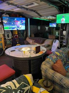 Game-Night Garage + Fire Pit + Grill - 9