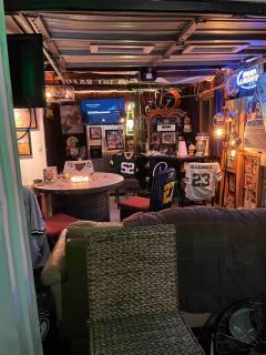 Game-Night Garage + Fire Pit + Grill - 7