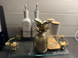 Charming Mississauga Getaway - 9