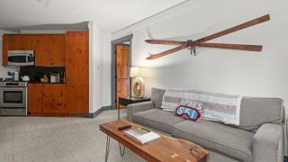 1302 Lodge At Spruce Peak Ski In Ski Out Two Bedroom By Stowe Mountain Rentals - Stowe - 7