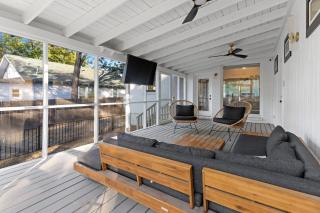 2 Mi to Downtown Austin Family Home with Porch! - 9