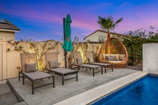 Lagoon 7br Desert Gem W Huge Pool, Spa Gameroom - 2