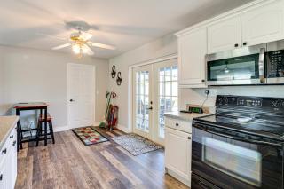 Poolside Retreat 2 Mi to Dtwn Cape Coral - 1