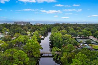 542 Queen's Grant - 8