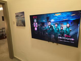 Private en - suite room near airport - 5