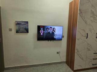 Private en - suite room near airport - 2