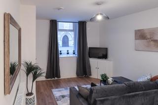 Modern 3-Bedroom Apartment with Garden Near Cardiff City Centre - 8
