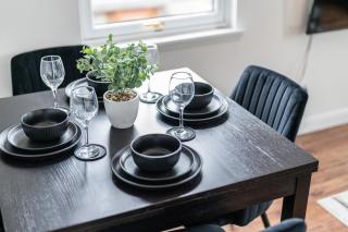 Hardgate Getaway - 3 beds, free parking & wifi - 1