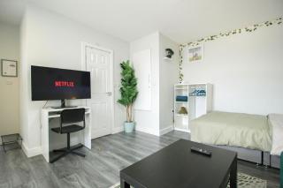 Birmingham Central Luxury Suites - 4