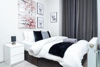 2BD, Ocean Terminal, Tram to Airport, Sleeps 4 - 1