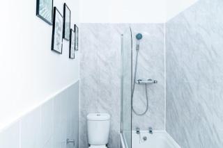 2BD, Ocean Terminal, Tram to Airport, Sleeps 4 - 2