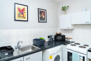 2BD, Ocean Terminal, Tram to Airport, Sleeps 4 - 1