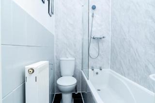 2BD, Ocean Terminal, Tram to Airport, Sleeps 4 - 6