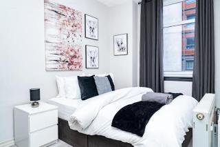 2BD, Ocean Terminal, Tram to Airport, Sleeps 4 - 8