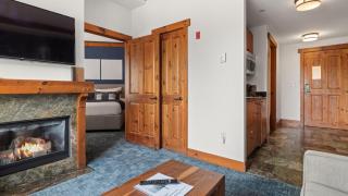 227 One Bedroom Spruce Peak Lodge at Stowe Mt Resort Sleeps 4 - Stowe - 3