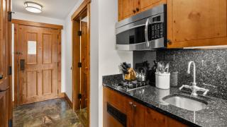 309 Studio Spruce Peak Lodge Base of Stowe Mt Resort Sleeps 4 - 1