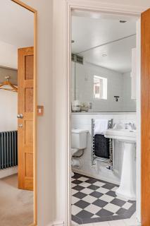 Large Cotswolds Retreat with Roof Terrace & Pool Table - 3