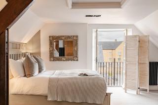 Large Cotswolds Retreat with Roof Terrace & Pool Table - 1