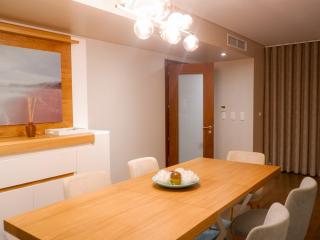 Luxury 2BR Spacious & Stylish with Patio near Metro - 1