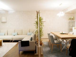 Luxury 2BR Spacious & Stylish with Patio near Metro - 1