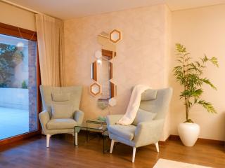 Luxury 2BR Spacious & Stylish with Patio near Metro - 7