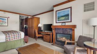 332 Lodge At Spruce Peak Ski In Ski In Ski Out King Studio By Stowe Mountain Rentals - 3