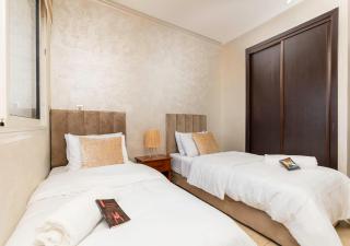 Calm and Luxury Design, Fast Fiber, Pool, 3 BD - 5