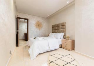 Calm and Luxury Design, Fast Fiber, Pool, 3 BD - 2