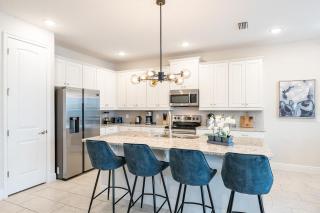 Sophisticated 7 Bdrm Villa with Home Theater at Encore - 1