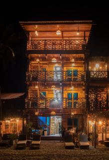 Castle Beach Hostel - 0