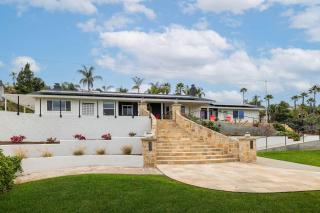 Luxury Oasis Valley Views Gameroom Villa - 3