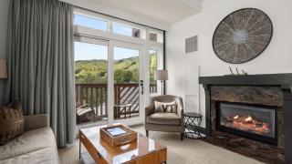 374 Lodge At Spruce Peak Ski In Ski In Ski Out King Studio By Stowe Mountain Rentals - 8