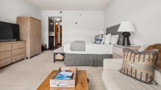 374 Lodge At Spruce Peak Ski In Ski In Ski Out King Studio By Stowe Mountain Rentals - 4