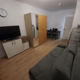 2 min Bus 5 min S-Bahn U-Bahn 15 min Zentrum - 0