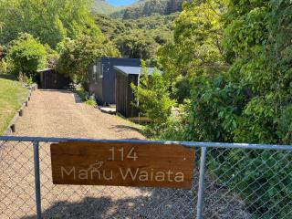 Off-Grid Tiny-House Escape - Manu Waiata - 9