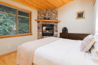 Snowline Hillside Chalet - 4